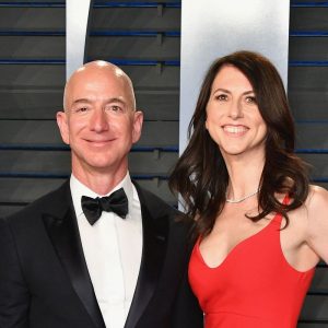 Jeff Bezos Ex Wife May Get 70 Billion As Settlement Lens